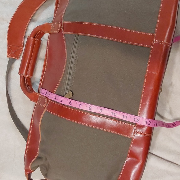 Canyon Outback Pine Canyon leather canvas duffel bag in forest green And cognac - Picture 13 of 16